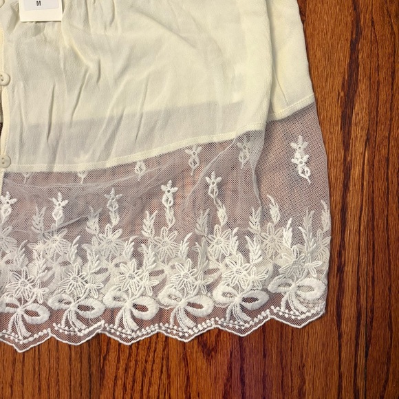 ELLIE & KATE NWT Off-White Sheer Lace Embroidered Cold Shoulder Blouse Size M - Picture 2 of 5